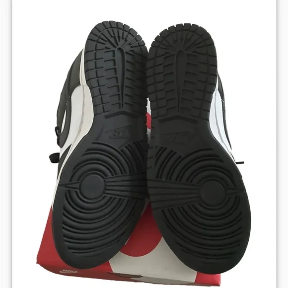 Women’s Nike dunk low retro panda white black shoes - Picture 2 of 4